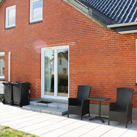 10 Person In Hadsund-by Traum